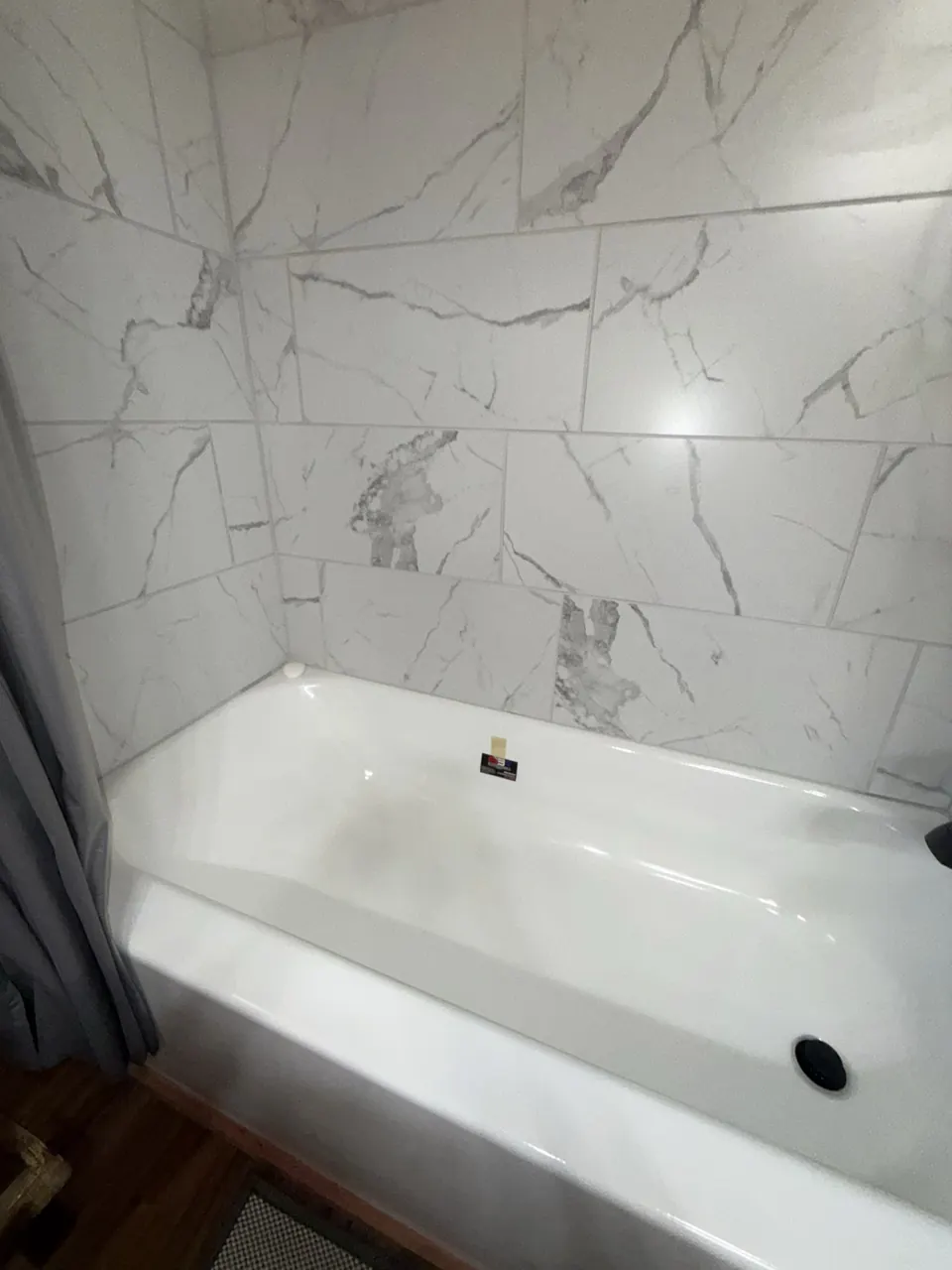Alternate view of the new bathtub with a repaired chip in Center, Texas.