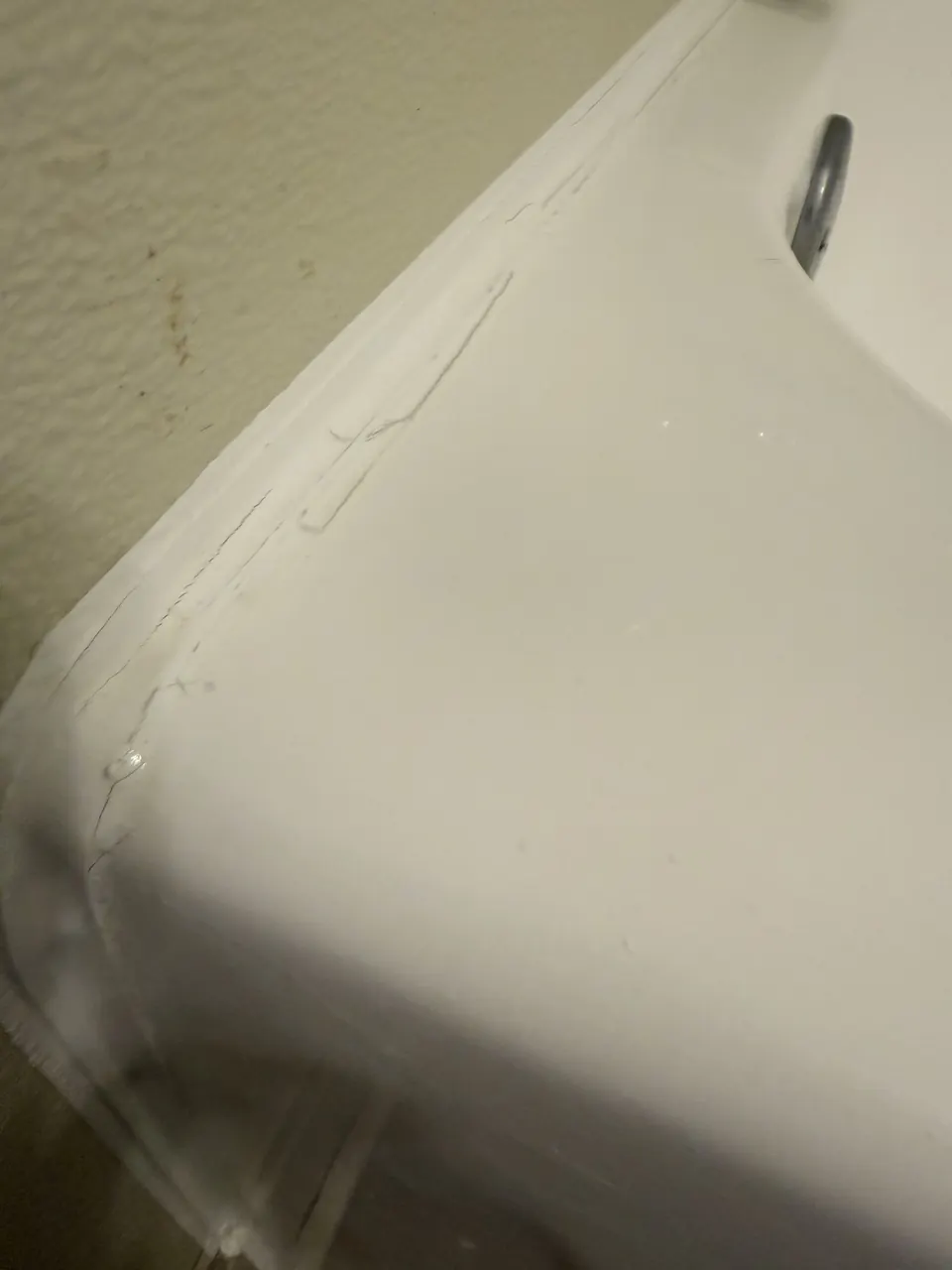 Close view of cracks along bathtub rim